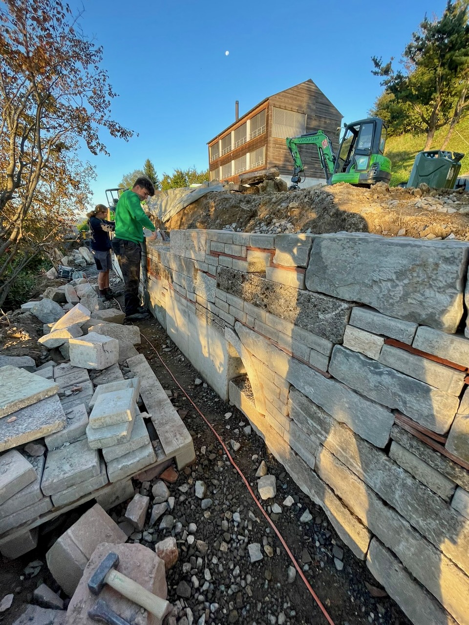Projekt unserer Lernenden: Recyclingmauer