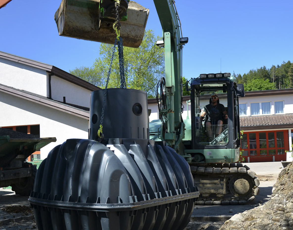 Regenwasser im Garten nutzen: Erdtank, Kosten und Versickerung