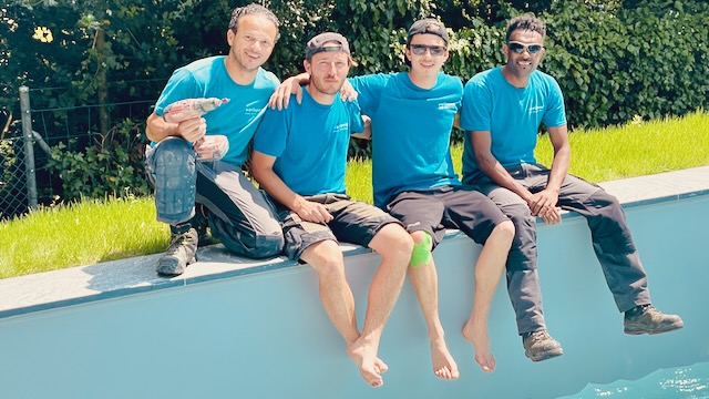 Mit Hingabe gepflanzt: Unsere Garten- und Poolbau-Experten bei der Arbeit