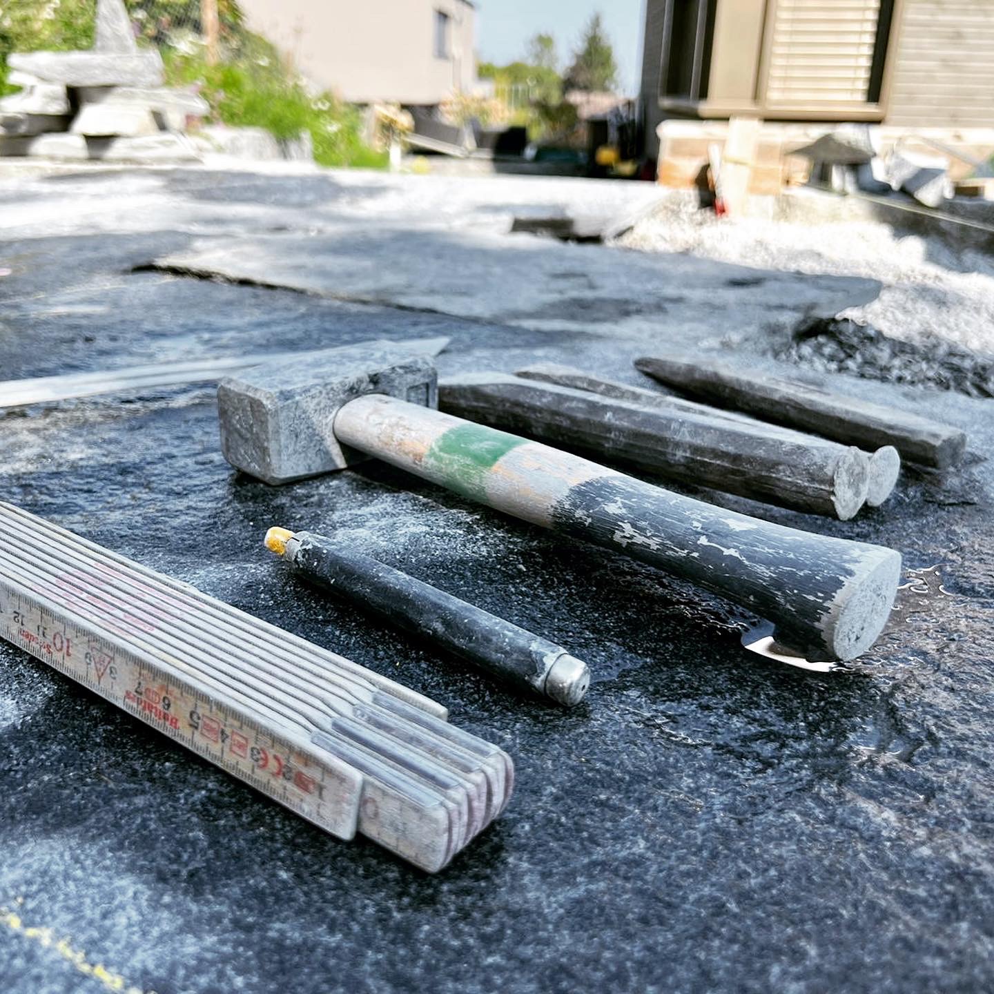 Herstellung von Gneis-Mosaikplatten