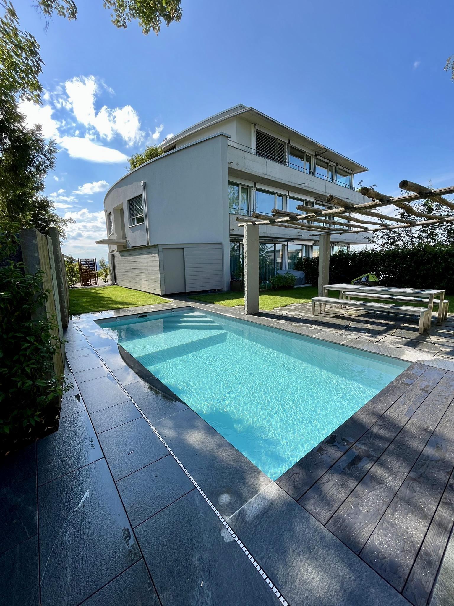 Sommer, Pool und Familie – Ein Stück Ferienglück in der Ostschweiz mit Varioplant AG und Desjoyaux