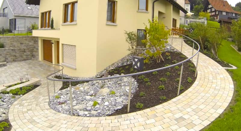 Mehr Sicherheit im Garten: Ästhetische Handläufe von Varioplant & Flexo Handlauf