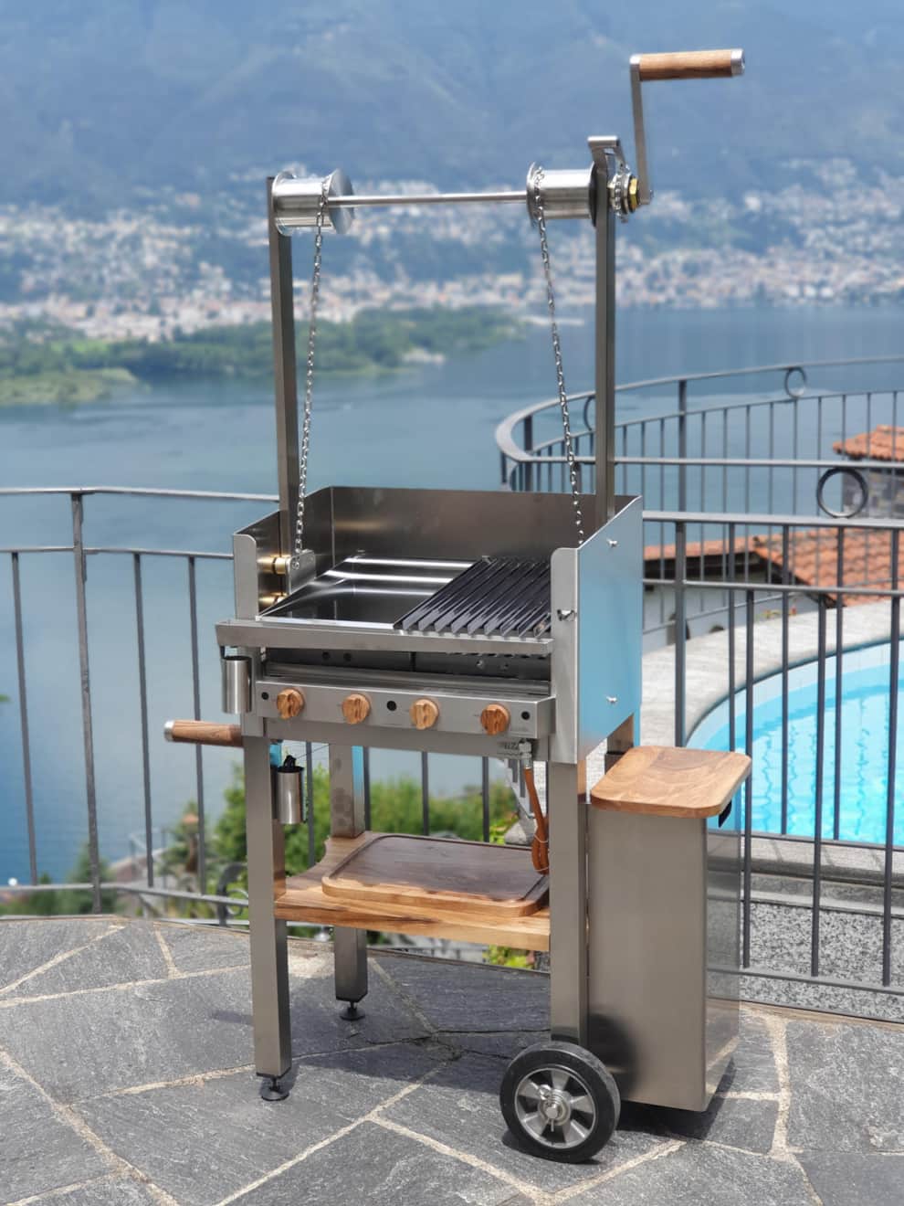 Grillen Freien, mit Holz, Kohle oder Gas - mit allem was dazugehört