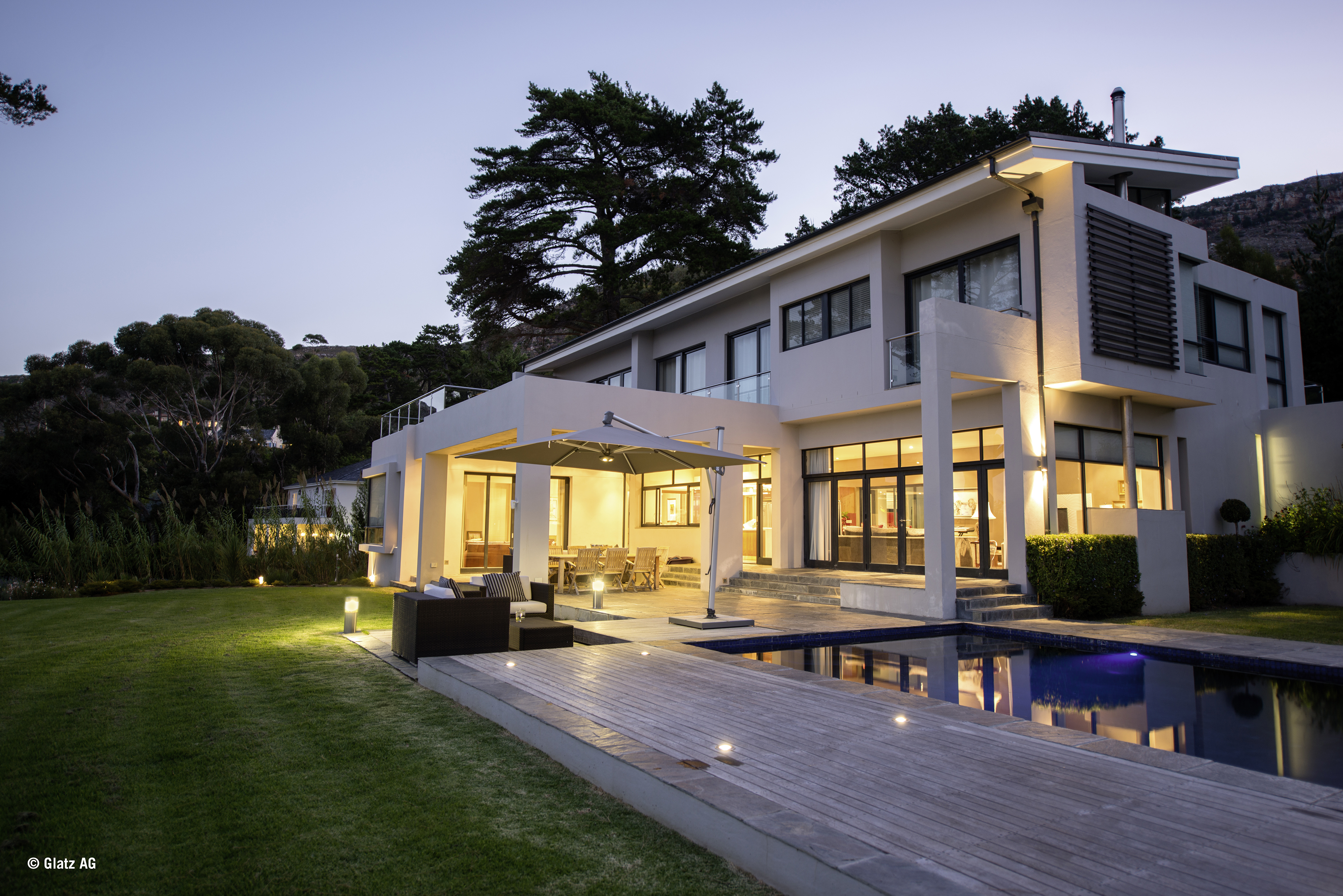 Unser Sortiment umfasst 19 verschiedene Schirmmodelle, die in unterschiedlichen Formaten, zig Grössen und in über 75 Farbtönen erhältlich sind – damit bietet Glatz mit über 20'000 Kombinationsmöglichkeiten die grösste Schirmpalette weltweit.