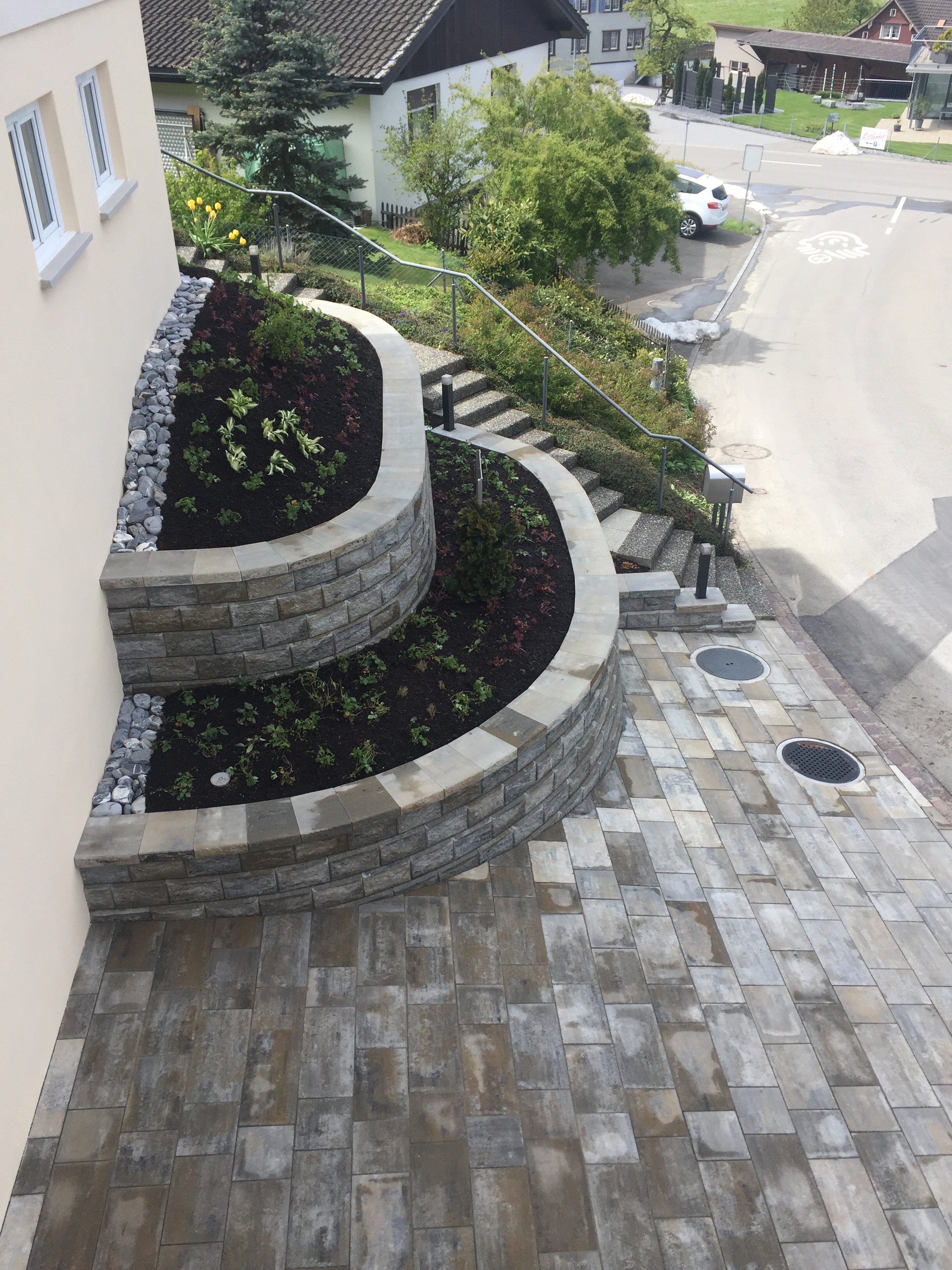 Vorplatz in Muschelkalk