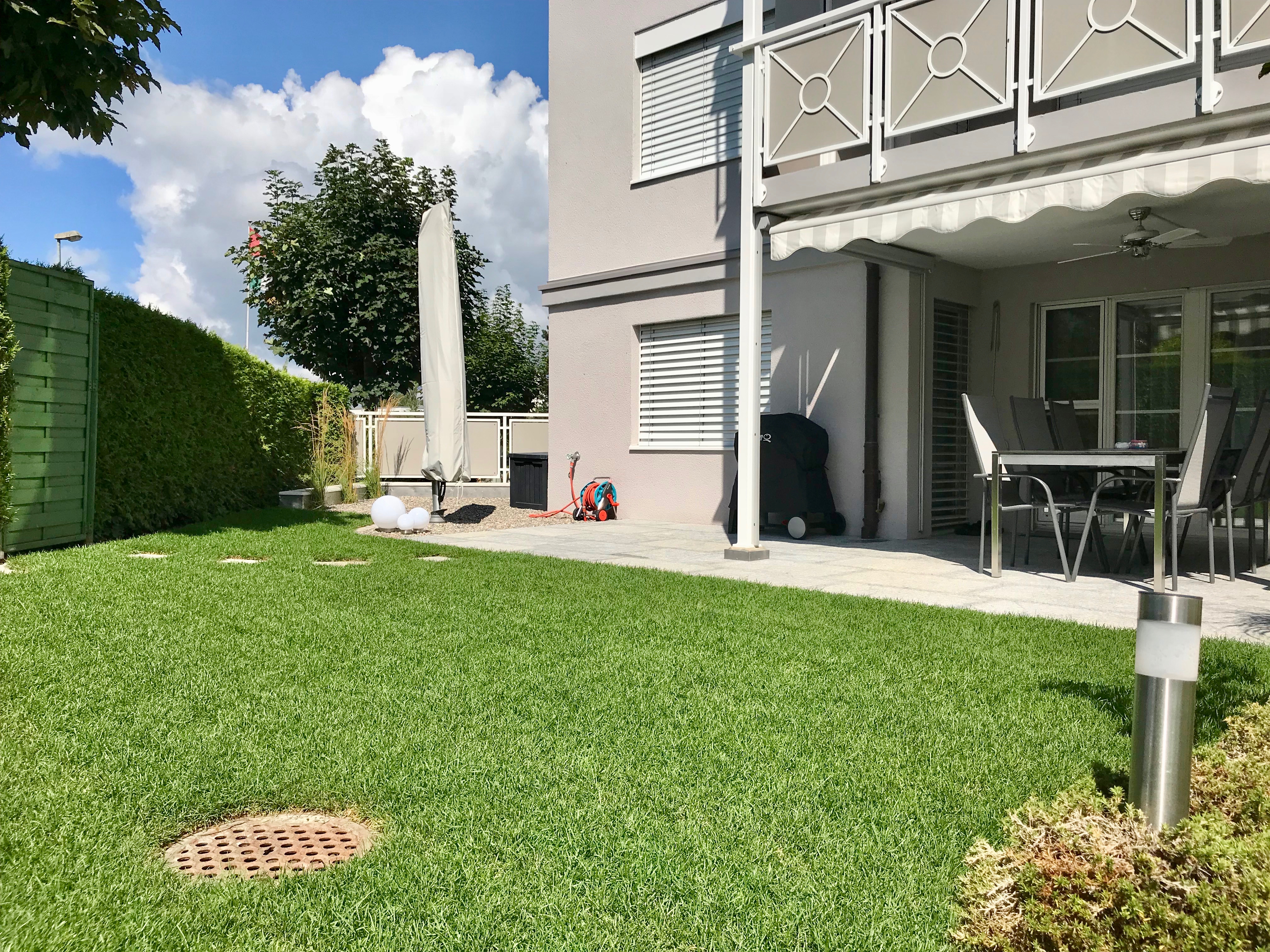 Sitzplatz mit Beschattung